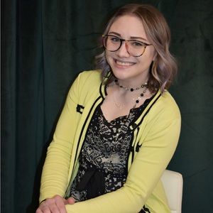 Meet your Posher, Alyssa.